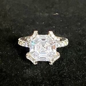 Radiant 925 JCL Silver Women's Ring with Clear Gemstone